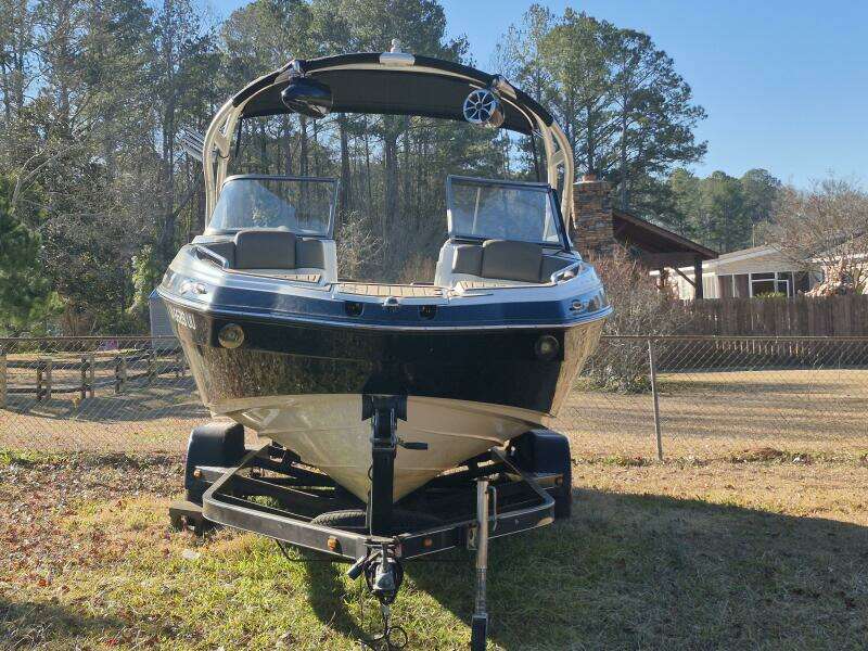 2011 Yamaha Boats 242 Limited S