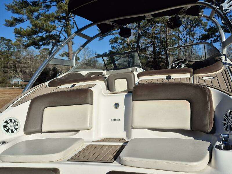 2011 Yamaha Boats 242 Limited S