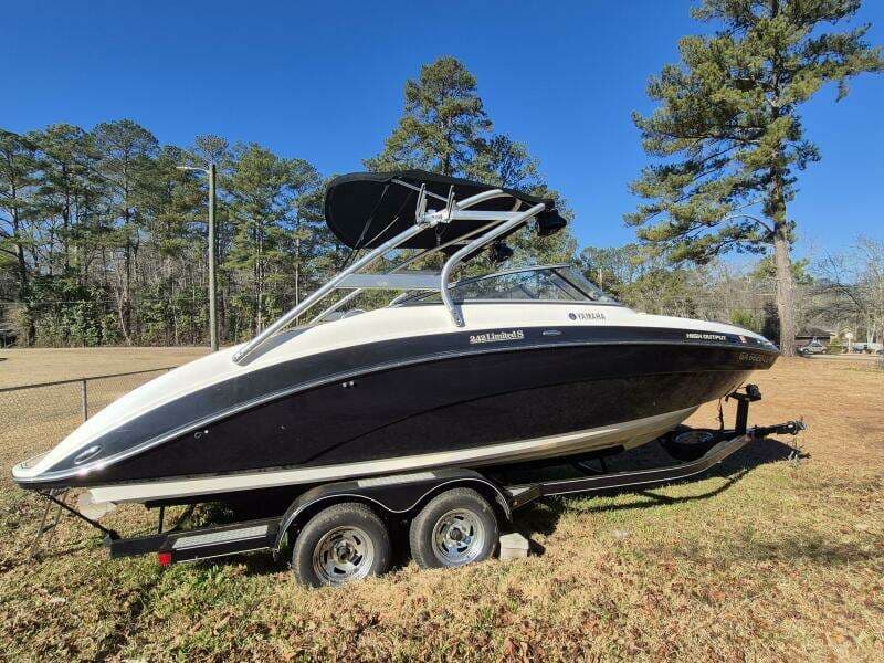 2011 Yamaha Boats 242 Limited S