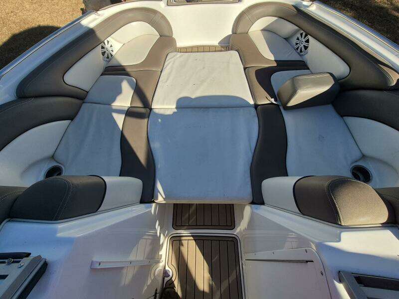 2011 Yamaha Boats 242 Limited S