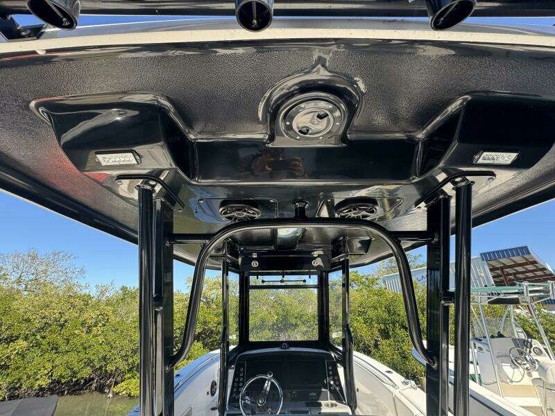 2023 Robalo R270 Center Console
