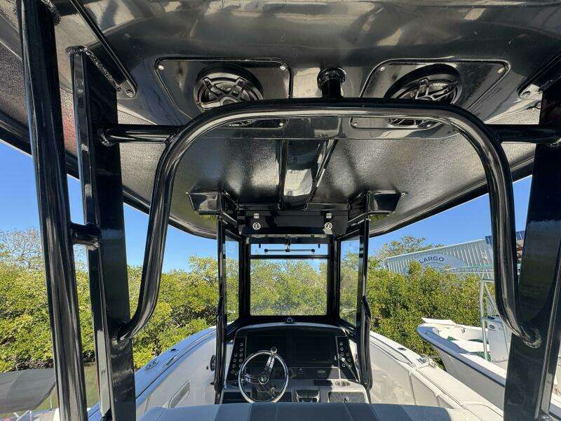 2023 Robalo R270 Center Console