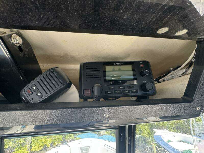 2023 Robalo R270 Center Console