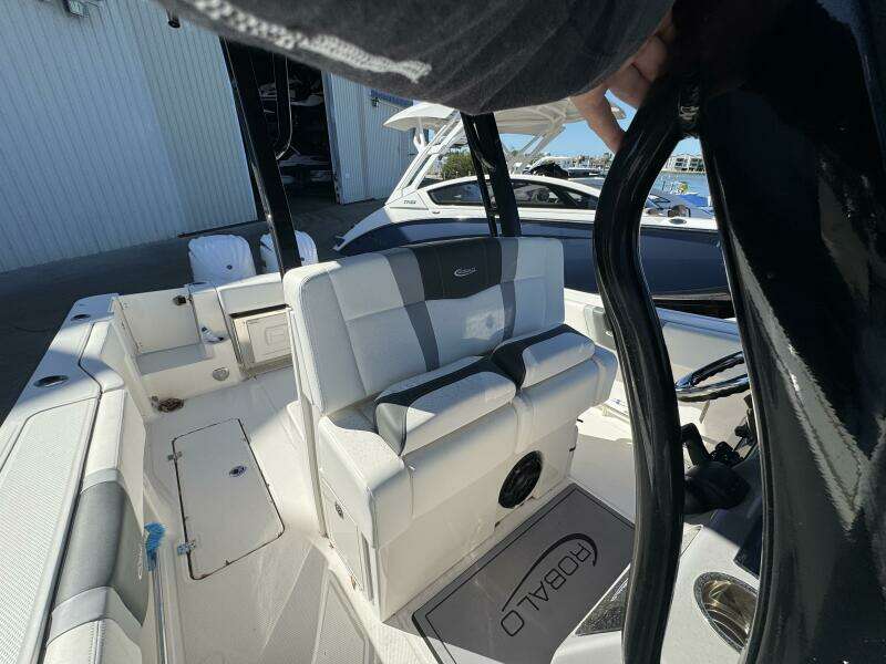 2023 Robalo R270 Center Console
