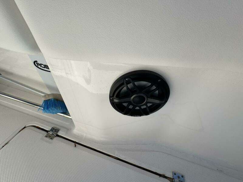 2023 Robalo R270 Center Console