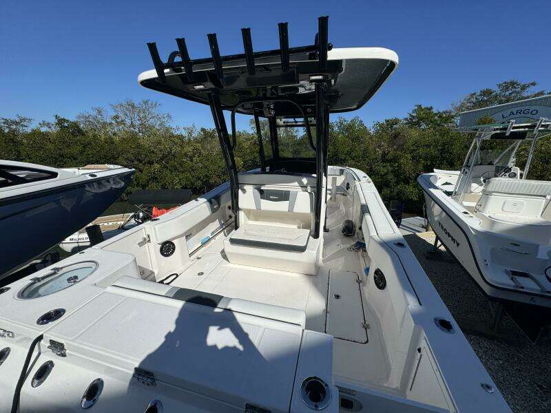 2023 Robalo R270 Center Console