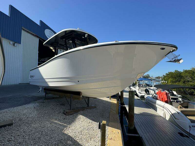 2023 Robalo R270 Center Console