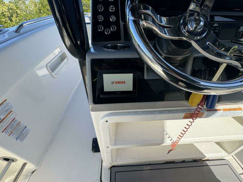 2023 Robalo R270 Center Console