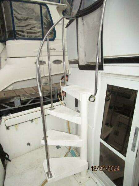 40' Carver cockpit stairs