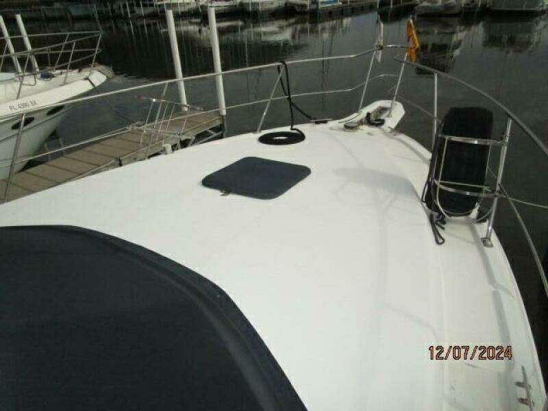 40' Carver foredeck2