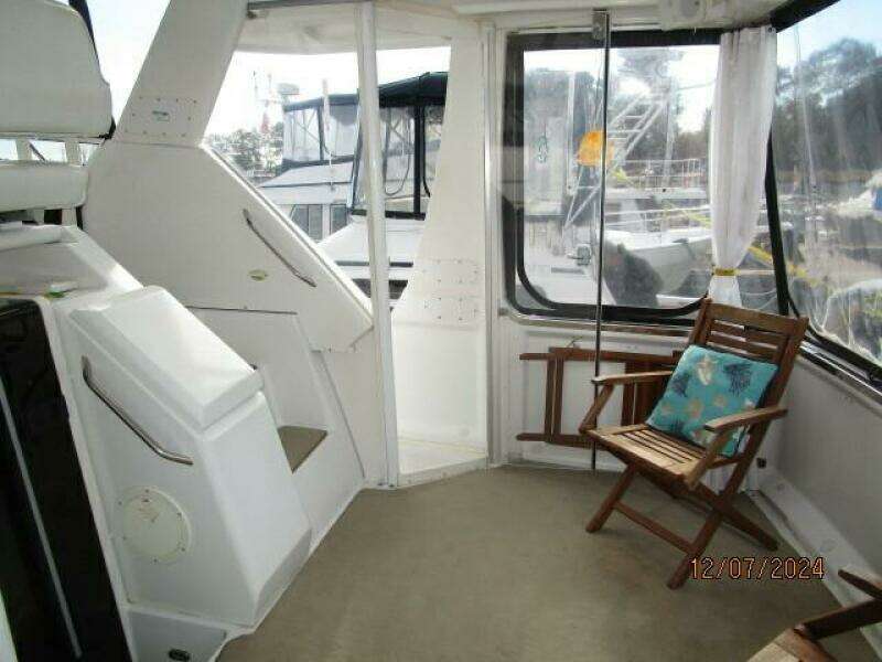 40' Carver sundeck starboard