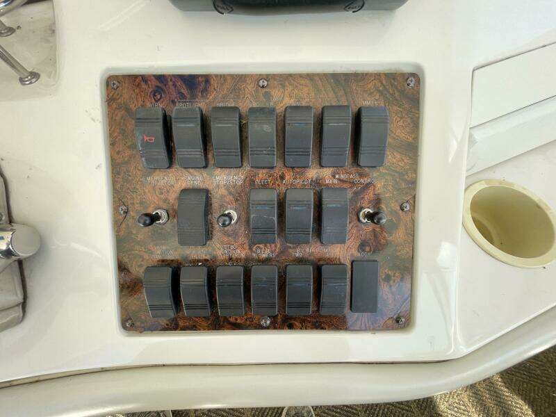 1998 Sea Ray 480 Sedan Bridge