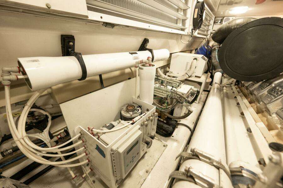 2006 Viking 68 Convertible