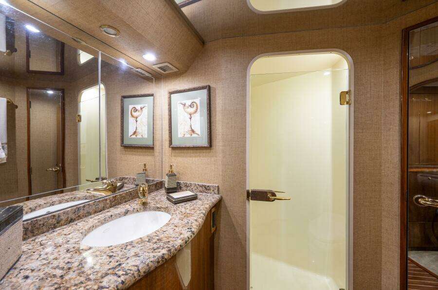 2006 Viking 68 Convertible