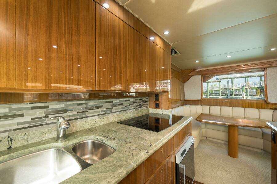 2006 Viking 68 Convertible