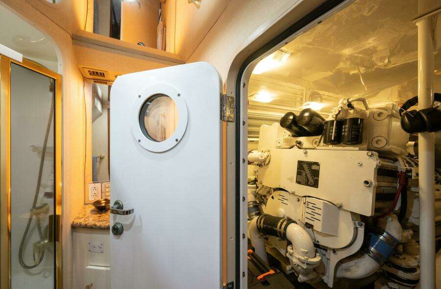 2006 Viking 68 Convertible