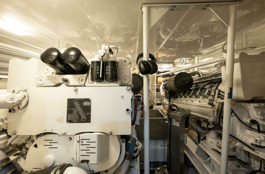 2006 Viking 68 Convertible