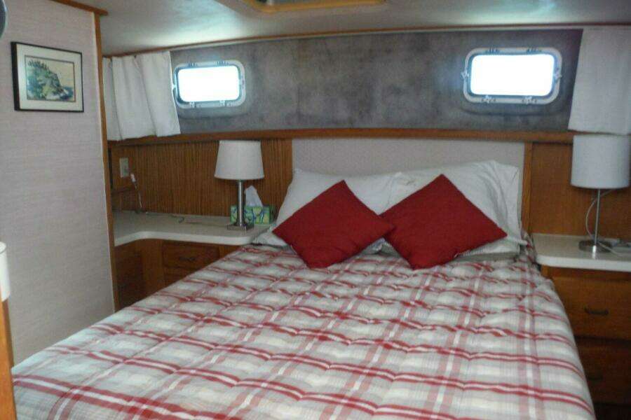 1987 Mainship Sundeck 36