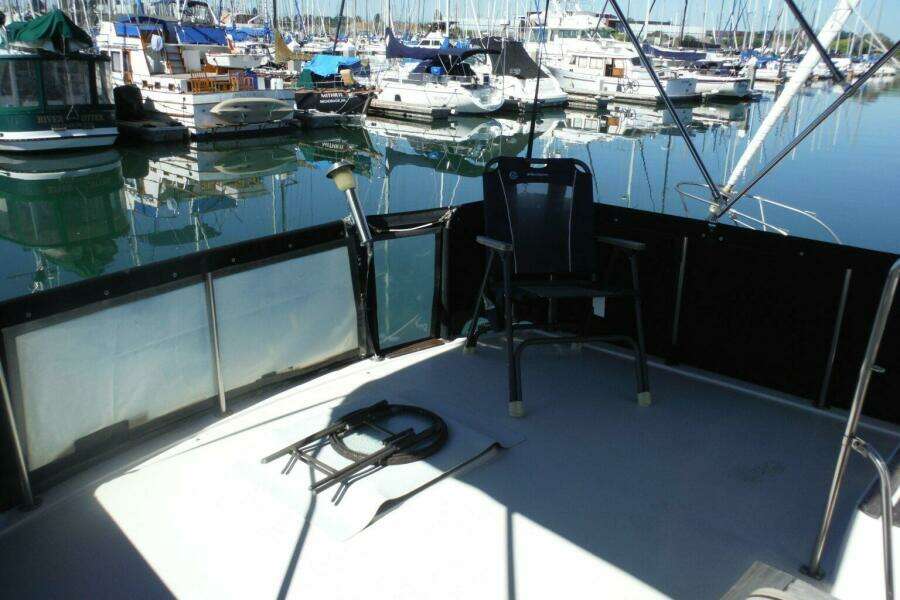 1987 Mainship Sundeck 36