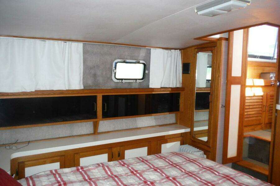 1987 Mainship Sundeck 36