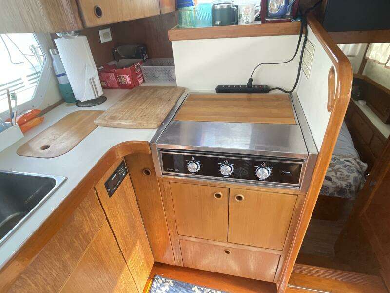 1995 Sabreline 36 Aft Cabin Trawler