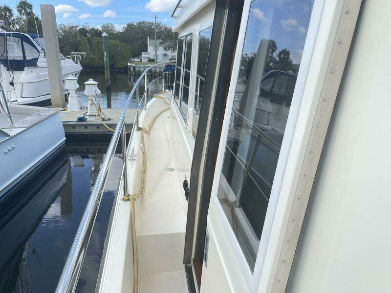 1995 Sabreline 36 Aft Cabin Trawler
