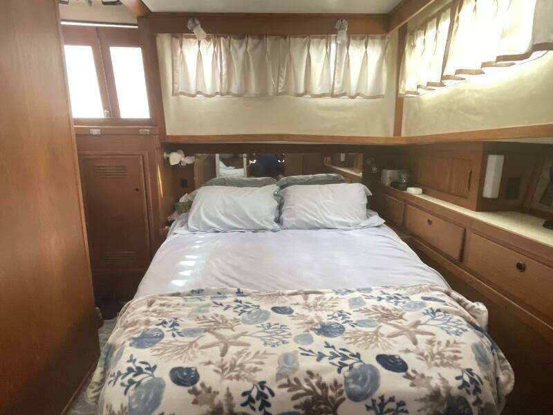 1995 Sabreline 36 Aft Cabin Trawler