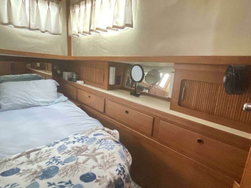 1995 Sabreline 36 Aft Cabin Trawler