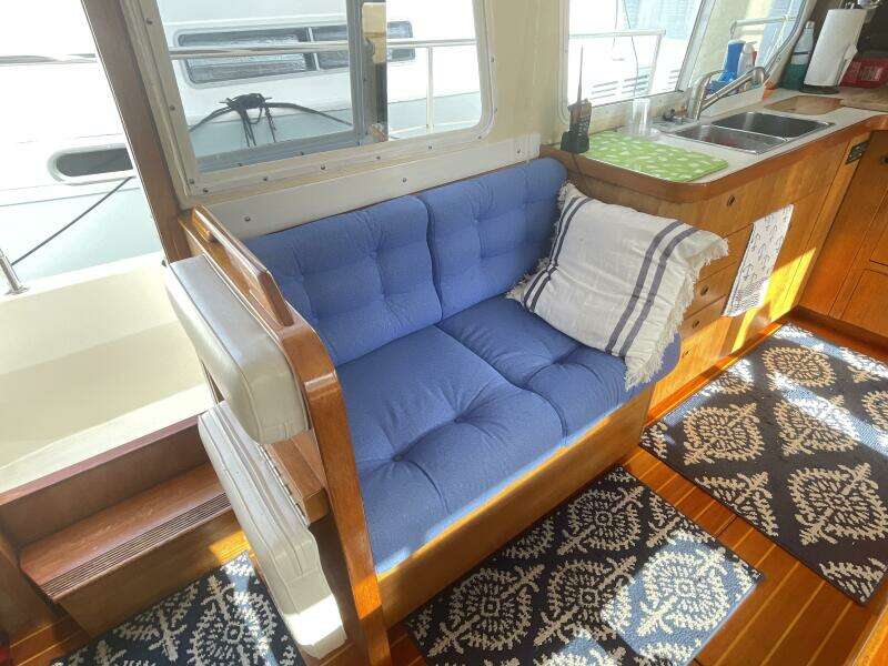 1995 Sabreline 36 Aft Cabin Trawler
