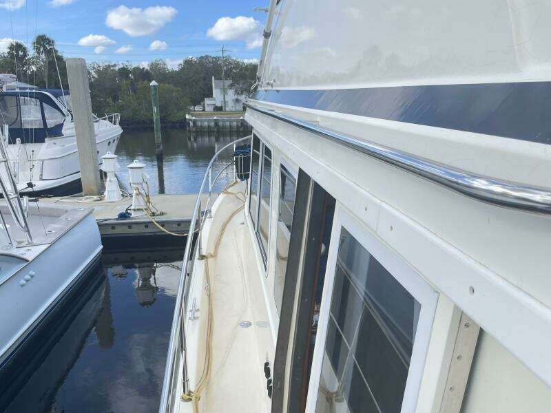 1995 Sabreline 36 Aft Cabin Trawler