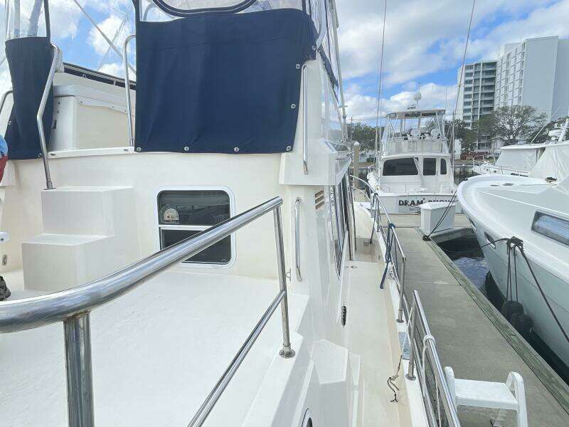 1995 Sabreline 36 Aft Cabin Trawler