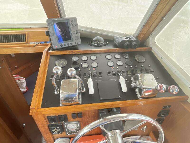 1995 Sabreline 36 Aft Cabin Trawler