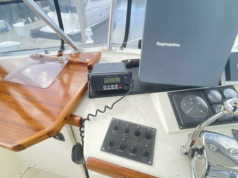 1995 Sabreline 36 Aft Cabin Trawler