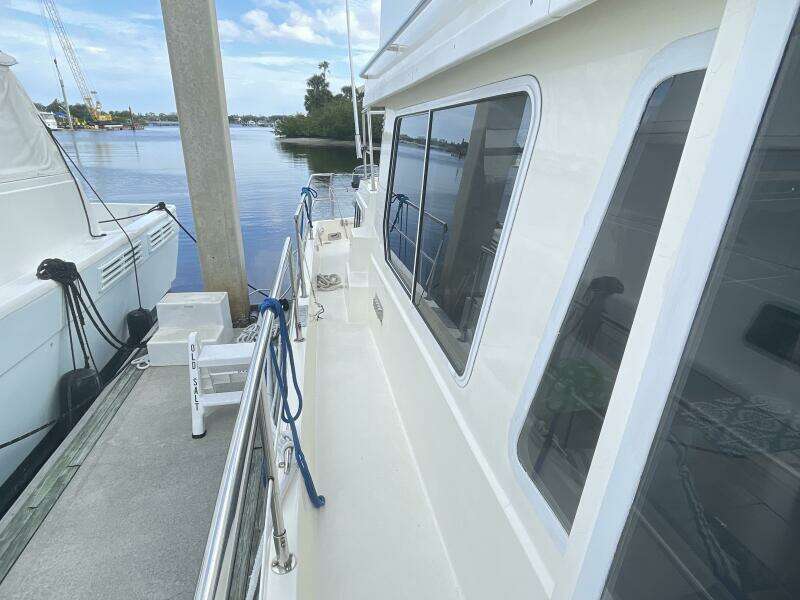 1995 Sabreline 36 Aft Cabin Trawler