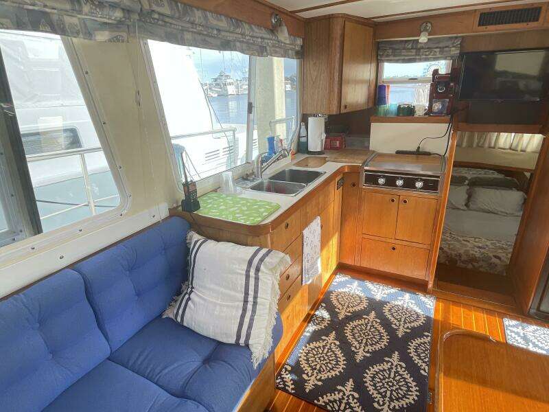 1995 Sabreline 36 Aft Cabin Trawler
