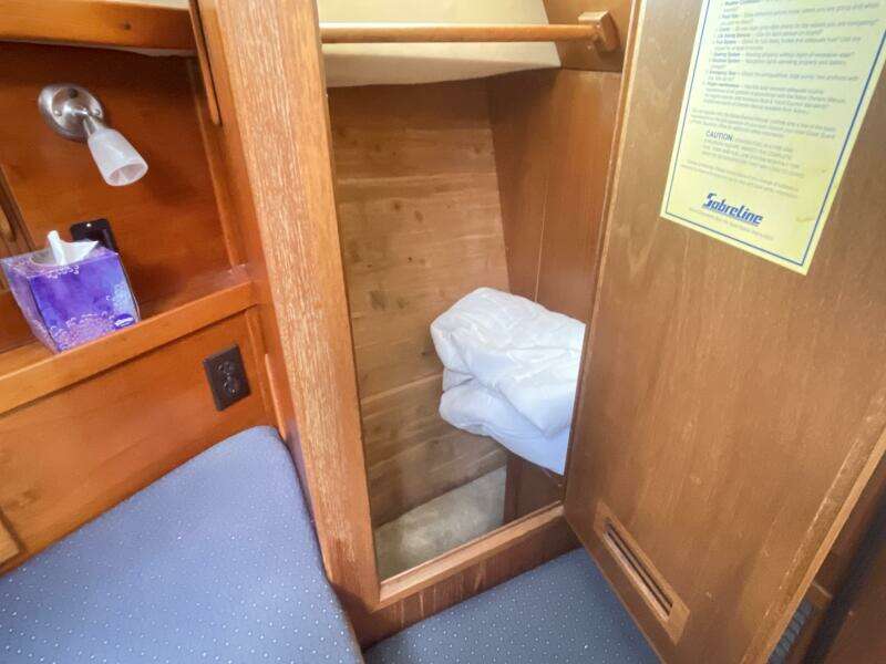 1995 Sabreline 36 Aft Cabin Trawler
