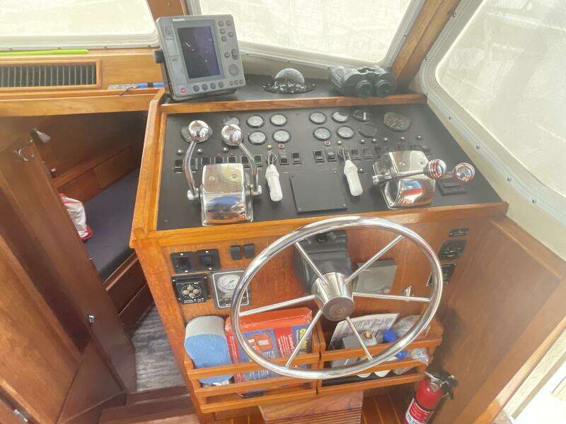 1995 Sabreline 36 Aft Cabin Trawler