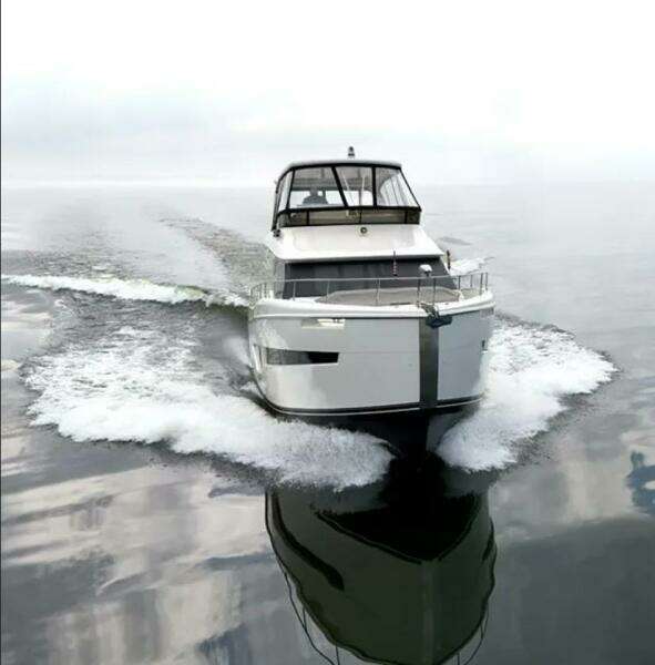 2019 Carver C52 Command Bridge