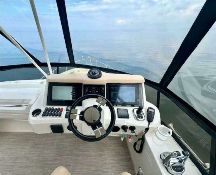 2019 Carver C52 Command Bridge