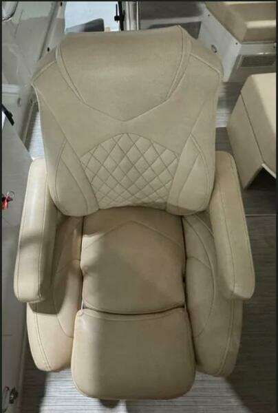 2019 Carver C52 Command Bridge