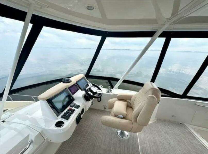 2019 Carver C52 Command Bridge