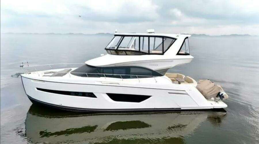 2019 Carver C52 Command Bridge