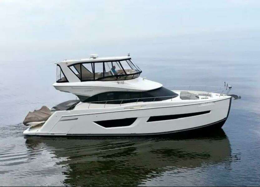 2019 Carver C52 Command Bridge