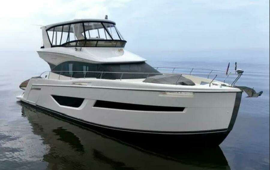 2019 Carver C52 Command Bridge