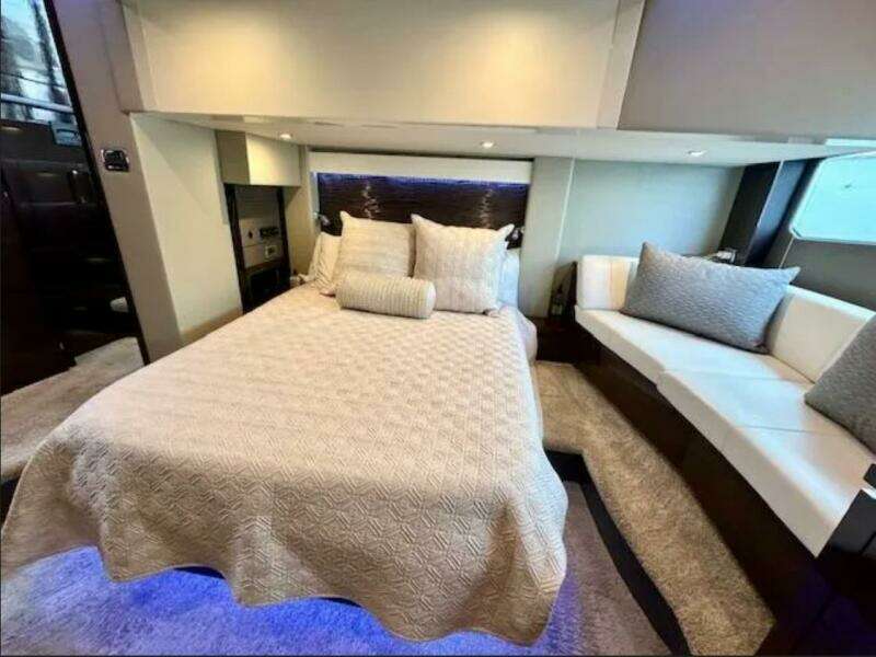 2019 Carver C52 Command Bridge