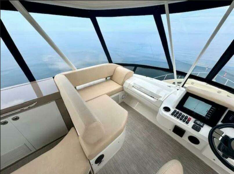 2019 Carver C52 Command Bridge