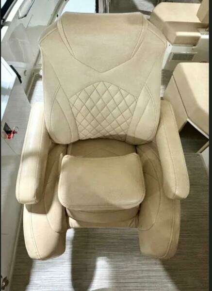 2019 Carver C52 Command Bridge