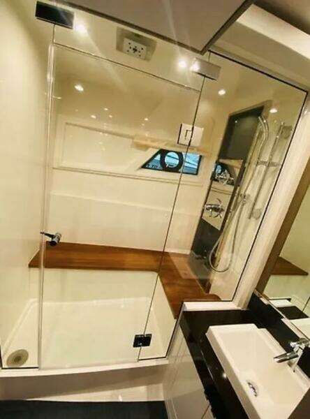 2019 Carver C52 Command Bridge