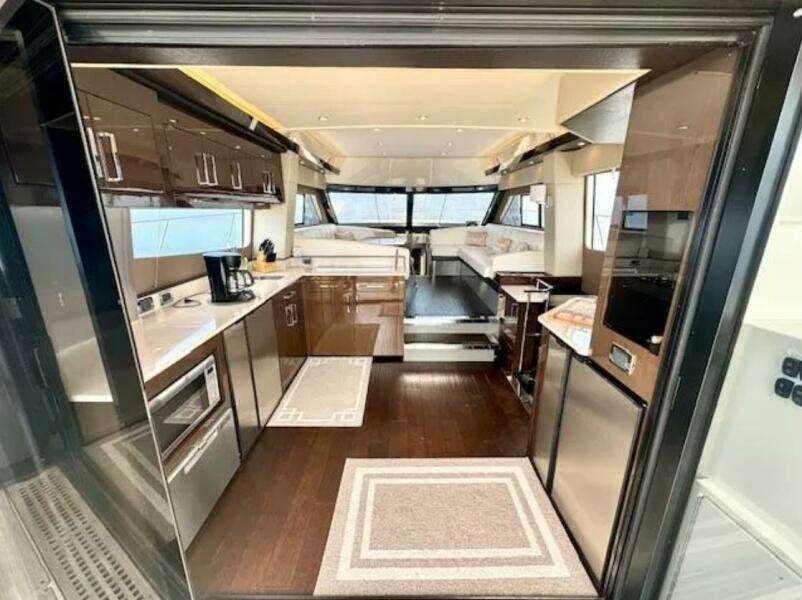 2019 Carver C52 Command Bridge