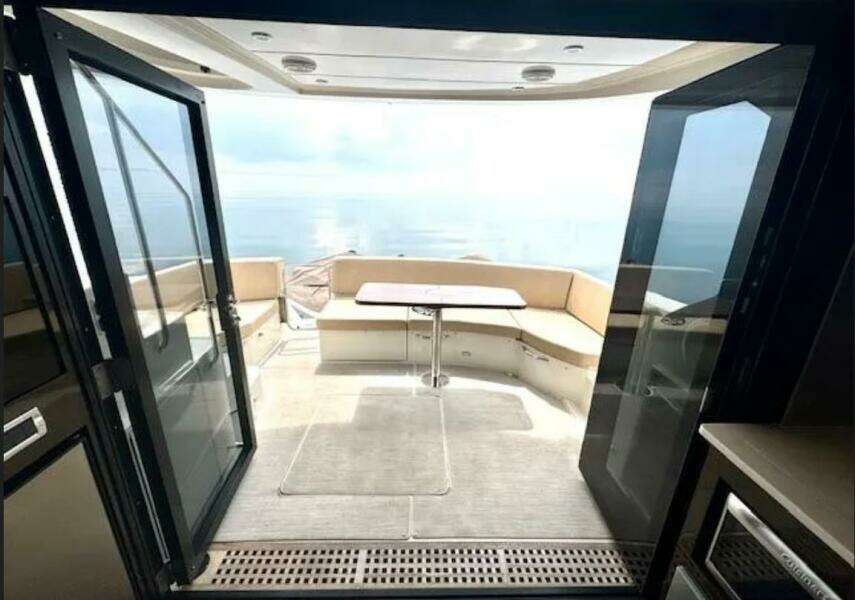 2019 Carver C52 Command Bridge